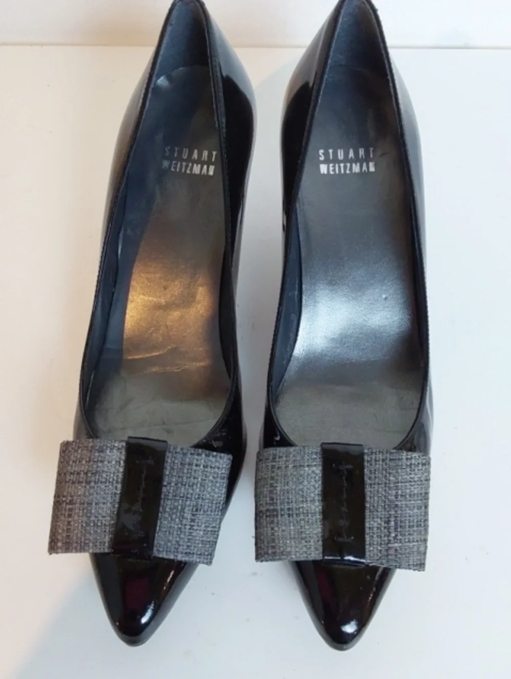 Stuart Weitzman| Black Patent Pointed Heels with Gray Bow Accent Toe Sz. 7